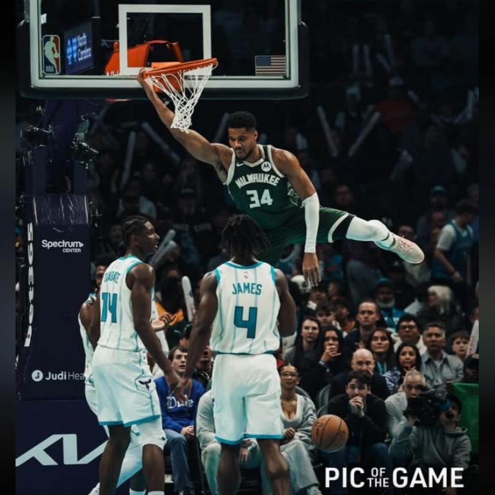 NEW!💯 GIANNIS ANTETOKOUNMPO FULL PAGE 8.5x11 ULTRA GLOSSY BASKETBALL POSTER!🤩